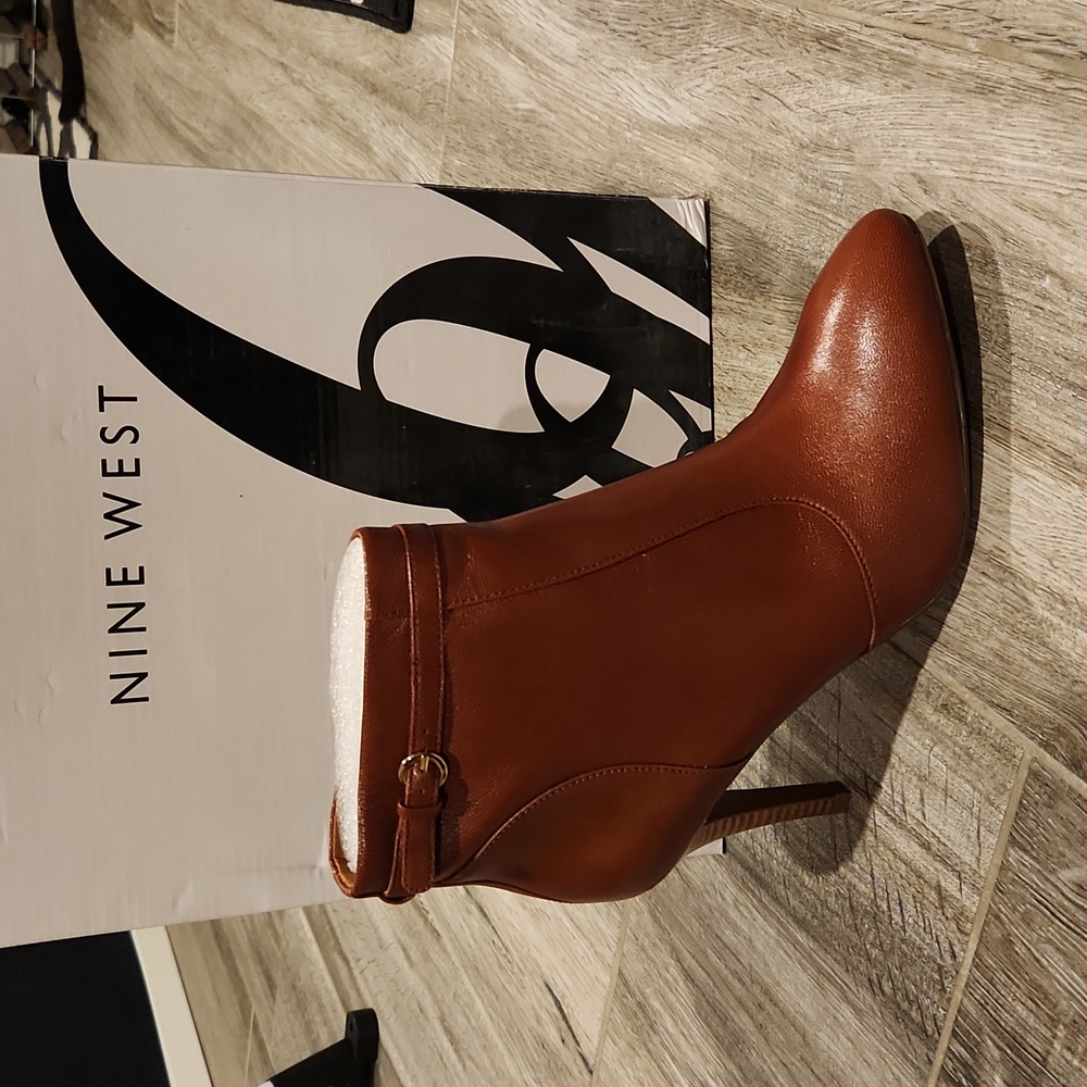 New Nine West cognac ankle boots